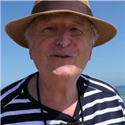 Donne des cours particuliers de dessin pour mieux appréhender les volumes,les couleurs, les ombres et les lumières le matériel est fournit