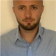 Soy un comunicador apasionado por la lengua y la literatura, con experiencia en redacción y análisis de textos. Mis clases están d