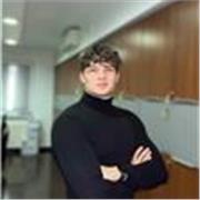 Absolwent z Wielkiej Brytanii, pracujący w międzynarodowym środowisku