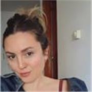 Profesora de inglés con más de 10 años dd experiencia enseñando a niños, adolescentes y adultos.