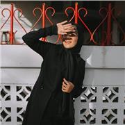 i m hanane 29 years old , i m Moroccan living in London, my first language is Arabic . i did teaching job before