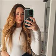 Profesora joven titulada en doble grado de artes escenicas y arte dramático