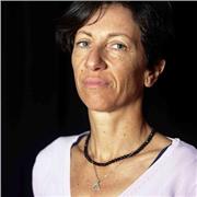 titolare di una casa editrice e attrice impartisce lezioni di italiano, dizione e recitazione