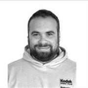 3D Art Director with 10+ years in game production, specialized in real-time assets, hard-surface modeling, vehicle art, UVs, textu