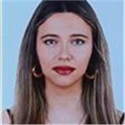 Estudiante de cuarto año del grado Estudios Ingleses en la Universidad de Alcalá. Hago también la simultaneidad con el grado de Lenguas Modernas y Traducción. 