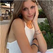 Studentesse universitaria al primo anno. Disponibile a dare lezioni di filosofia e non solo