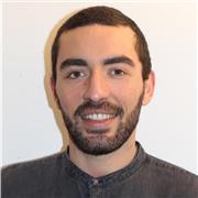 Laureato in lingue e civiltà straniere, specializzato in storia e scienze delle relazioni internazionali