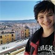 Profesora joven de refuerzo para niños menores de 13