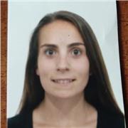 Pedagoga imparte clases de repaso de Primaria y ESO