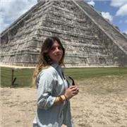 Soy una persona curiosa y entusiasta que siempre tiene ganas de aprender y actualizarse sobre cualquiera de las áreas. Me encanta ayudar y transmitir mis conocimientos a otras personas y a la vez aprender de ellas, ya que enseñando también se aprende.
