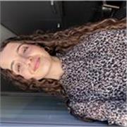 Profesora de biología y química de primaria, la ESO y bachillerato. 