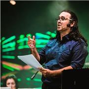 Profesor con más de quince años de experiencia en el entrenamiento de cantantes