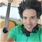 Profesor de Guitarra y tres cubano, ofrece clases on-line a niños y adultos interesados en la aprender estos instrumentos