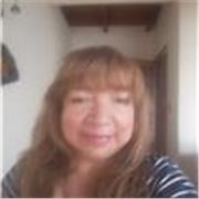Profesora imparte clases online de Español