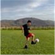 Clases de fútbol personalizadas para niños de 7 a 12 años con enfoque en técnica, autoestima y disfrute del juego