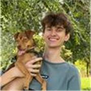 Hola, soy Maxim. Tengo nivel C2 de inglés y estudié 4 años en Cambridge. Puedo ayudarte a mejorar la pronunciación, entender el in