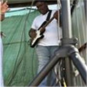 Initiation a la musique ( piano, guitare/basse) à domicile. Tout type d'âge mais préférence pour les enfants