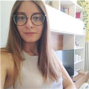 Insegante di scuola primaria, laureata in scienze dell'educazione e studentessa di scienze della formazione primaria