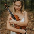Professora de violí s'ofereix a donar classes particulars de música, llenguatge musical i altres matèries a infants i adults