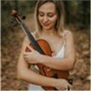 Professora de violí s'ofereix a donar classes particulars de música, llenguatge musical i altres matèries a infants i adults