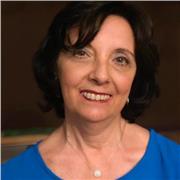 Laureata in pianoforte al conservatorio,
impartisco lezioni di: piano, teoria, solfeggio e dettato musicale