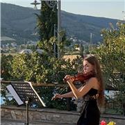 Laureata al Conservatorio, ho esperienza con bambini e ragazzi, offro lezioni di violino per principianti e non solo. Le mie lezioni sono personalizz