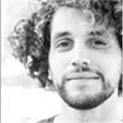 Professore di italiano, creativo e musicista, disponibile per lezioni e ripetizioni a studenti con qualsiasi livello competenza linguistica