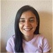 Educadora infantil con experiencia en campamentos infantiles donde se realizan manualidades.