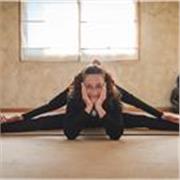 Profesora yoga, bi lingue/ inglés. Para clases particulares, grupos, adultos, tercera edad. Con más de 14 años de experiencia