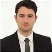 Ingeniero con un máster en ingeniería industrial y otro en desarrollo de negocios, especializado en energías renovables
