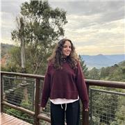 Estudiante de universidad de un doble grado de trabajo social y sociología con bachillerato de ciencias. Clases de Eso o infantil