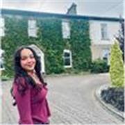 Estudiante de bachillerato titulada en C1 Trinity imparte clases a niños de todas las edades