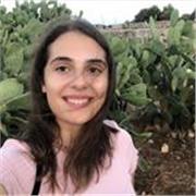 Laureata in Lingue Straniere per l'impresa e la Cooperazione Internazionale impartisce lezioni private di lingua inglese e altre materie umanistiche per studenti delle scuole elementari, medie e superiori e anche lavoratori. 
Lo studio delle lingue strani
