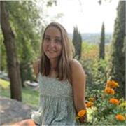 Ragazza bilingue offre lezioni e traduzioni di inglese per tutti i livelli 