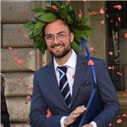 Graphic Designer plurilaureato offre ripetizioni online per studenti di grafica