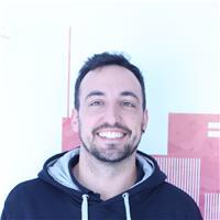 Arquitecto y diseñador gráfico, profesor en la especialidad de dibujo imparte clases de dibujo técnico para bachillerato así como para el grado de ingeniería y las oposiciones de profesor de dibujo