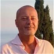 Insegno matematica da diversi anni. Laureato in econmia aziendale