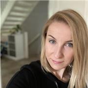 Hallo,
mit großer Freude möchte ich Ihnen mein Angebot für Englisch-Nachhilfe vorstellen. Mein Name ist Marta, und ich verfüge üb