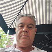 Ayuda a jovenes con asignaturas del cole