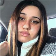 ragazza diplomata nel campo del turismo con buona conoscenza linguistica, offro lezioni di spagnolo e italiano