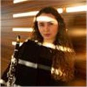 Profesora con pasión y dedicación que pretende enseñar a todos sus alumnos el arte de la música