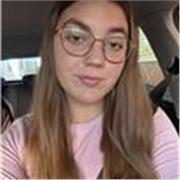 Experiencia impartiendo clases tanto para niños de infantil, primaria y secundaria. 
Poseo el C1 de Cambridge de Ingles