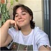 Técnica en Mediación Comunicativa y estudiante de Educación Primaria Bilingüe, con experiencia previa enseñando. 