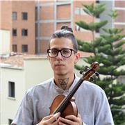 Maestro en Violin, graduado de la Universidad de Antioquia