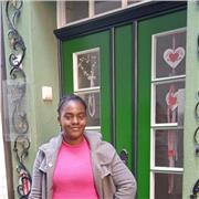 Profesora de español, especializada en trabajar con adolescentes y adultos