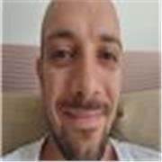 Profesor motivado, con muchas ganas de enseñar y formar un grupo de alumnos que aprendan mucho. 