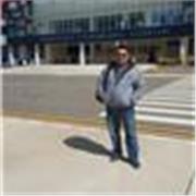 Profesor de apoyo para adolescentes de secundaria para prepararlos para la universidad