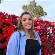 ¡Hola! Soy Clara, traductora y profesora de español con experiencia en la enseñanza del español como lengua extranjera.