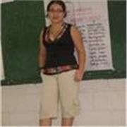 Profesora imparte clases de todos los cursos