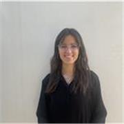 Profesora joven y con metodologías innovadoras con experiencia enseñando a niños y adultos principiantes. 